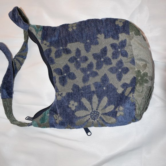 Brocaded Crossbody bag - Picture 3 of 8